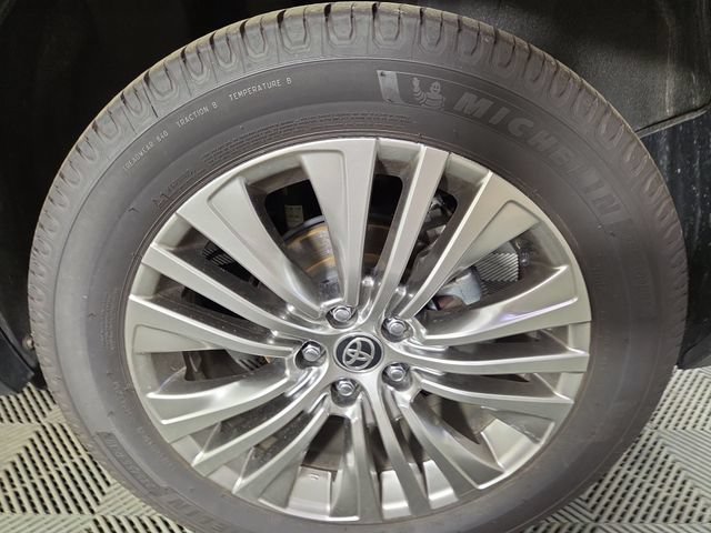 Used 2021 Toyota Venza Limited w/ Advanced Technology Package AWD/4WD image 11