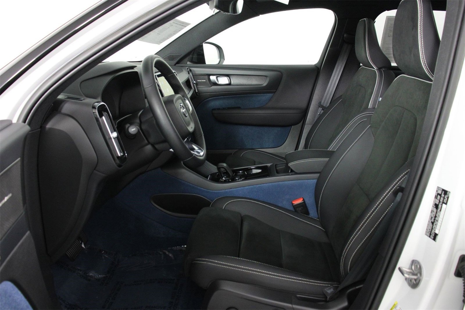 Certified 2023 Volvo XC40 Recharge Ultimate image 29