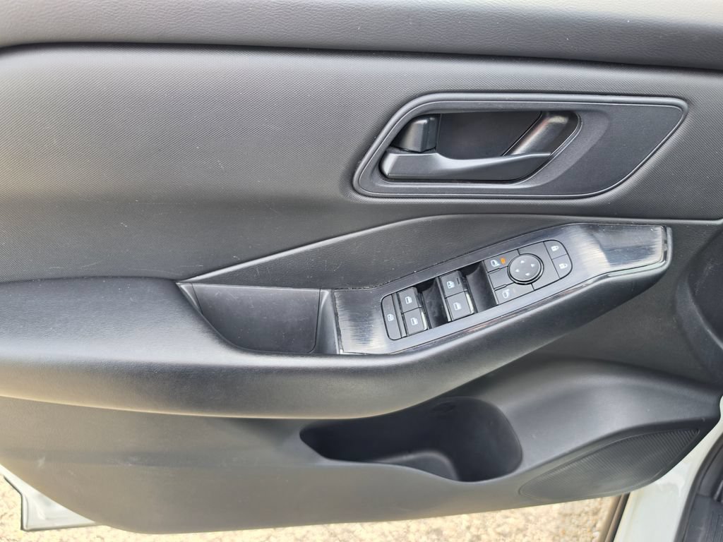 Used 2024 Nissan Rogue S FWD image 5