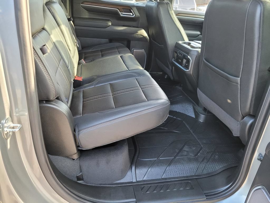 Used 2025 Chevrolet Silverado 1500 High Country AWD/4WD image 11
