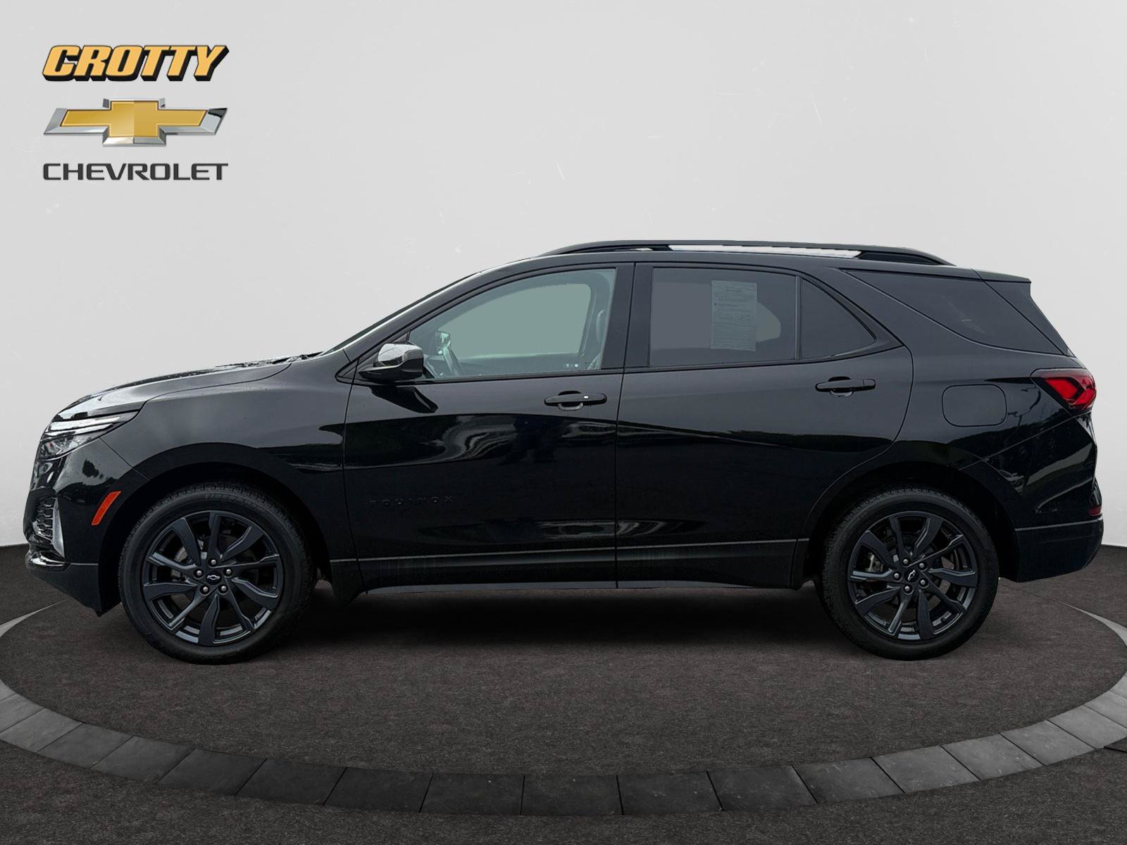 Used 2022 Chevrolet Equinox RS AWD/4WD image 2