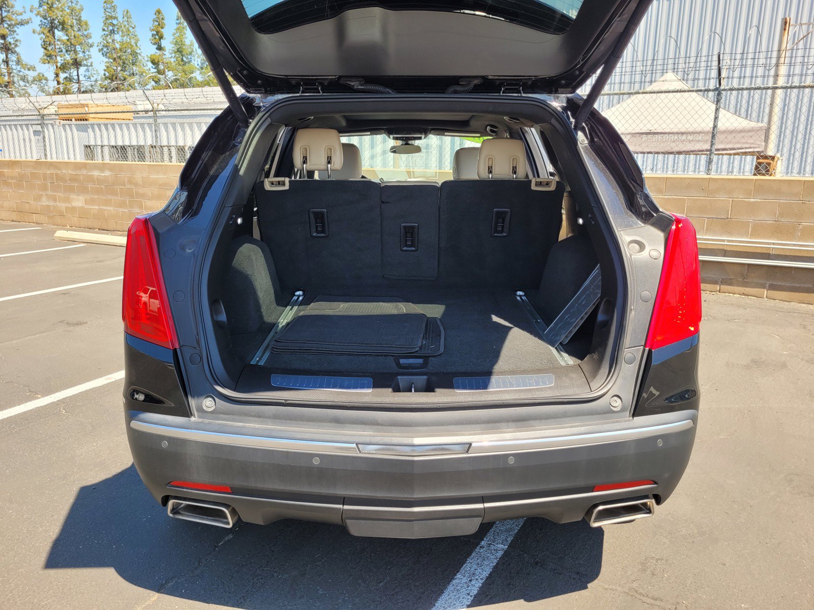 Used 2017 Cadillac XT5 Luxury w/ Driver Awareness Package FWD image 27