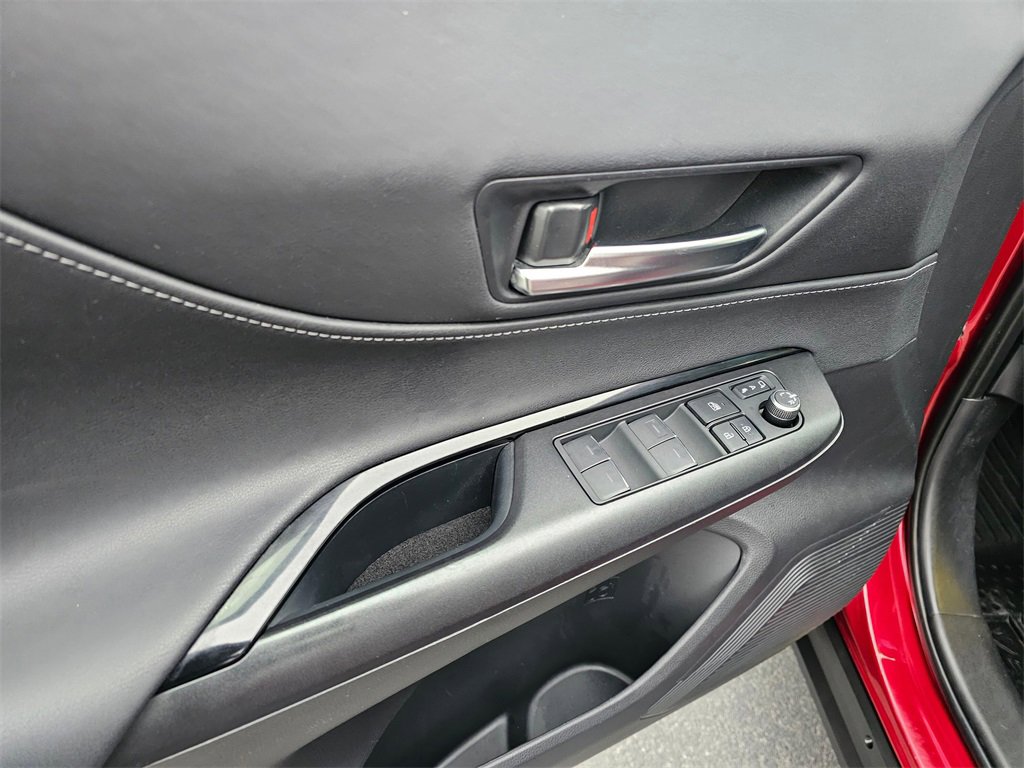 Used 2022 Toyota Venza LE image 26