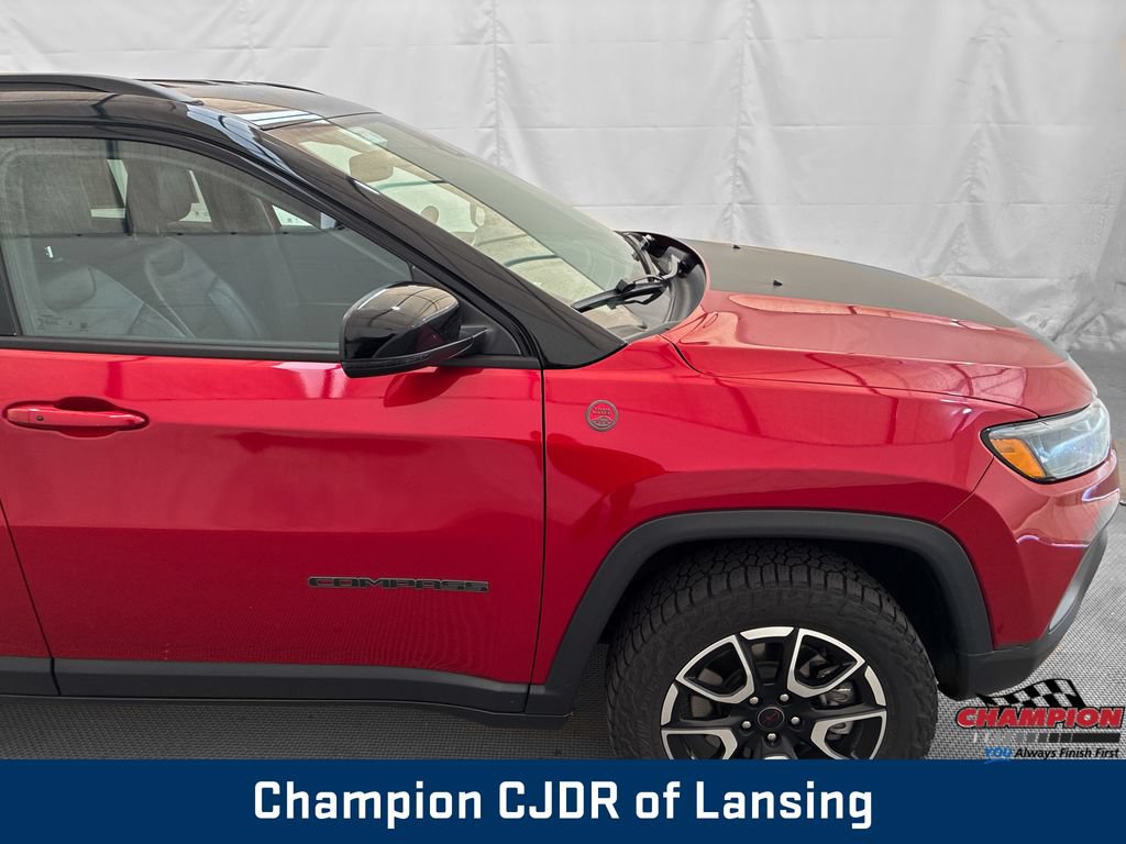 Used 2025 Jeep Compass Trailhawk AWD/4WD image 10