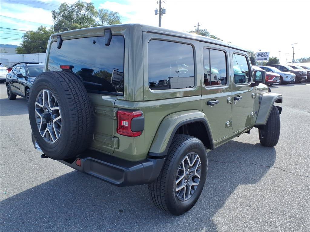 Used 2026 Jeep Wrangler Unlimited Sahara AWD/4WD image 4