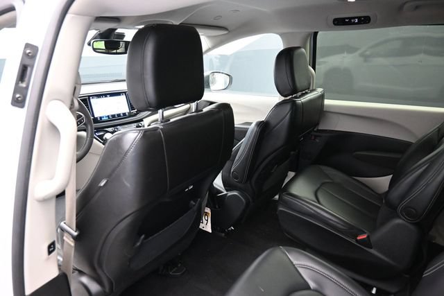 Used 2023 Chrysler Pacifica Touring-L FWD image 31