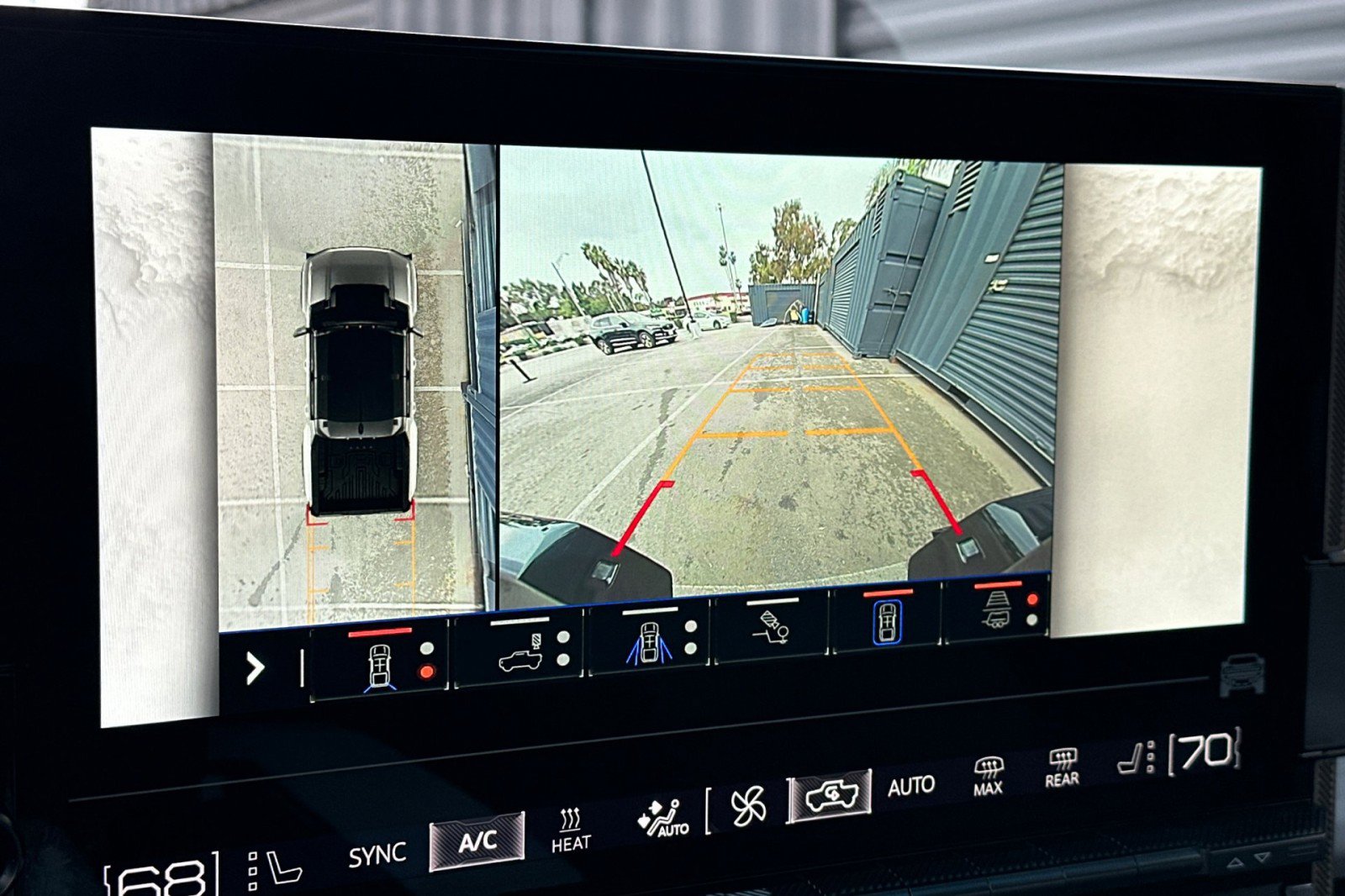 Used 2025 GMC Hummer EV 3X w/ LPO, Dark Essentials Package image 18