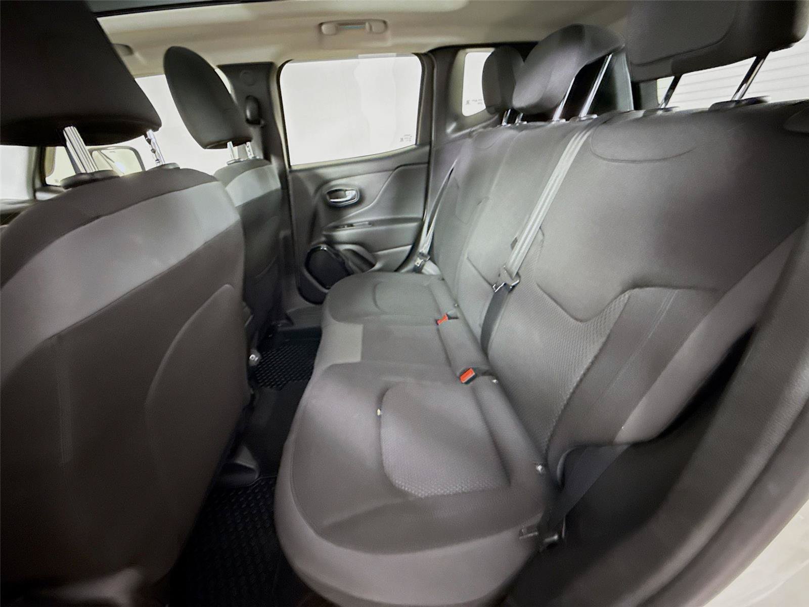 Used 2019 Jeep Renegade Altitude w/ Quick Order Package 2XM AWD/4WD image 11