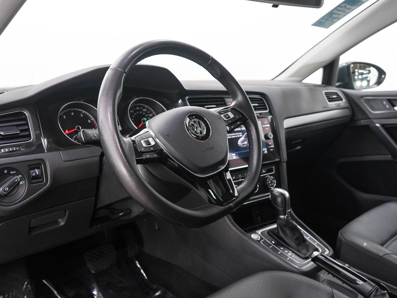 Used 2018 Volkswagen Golf SE FWD image 22