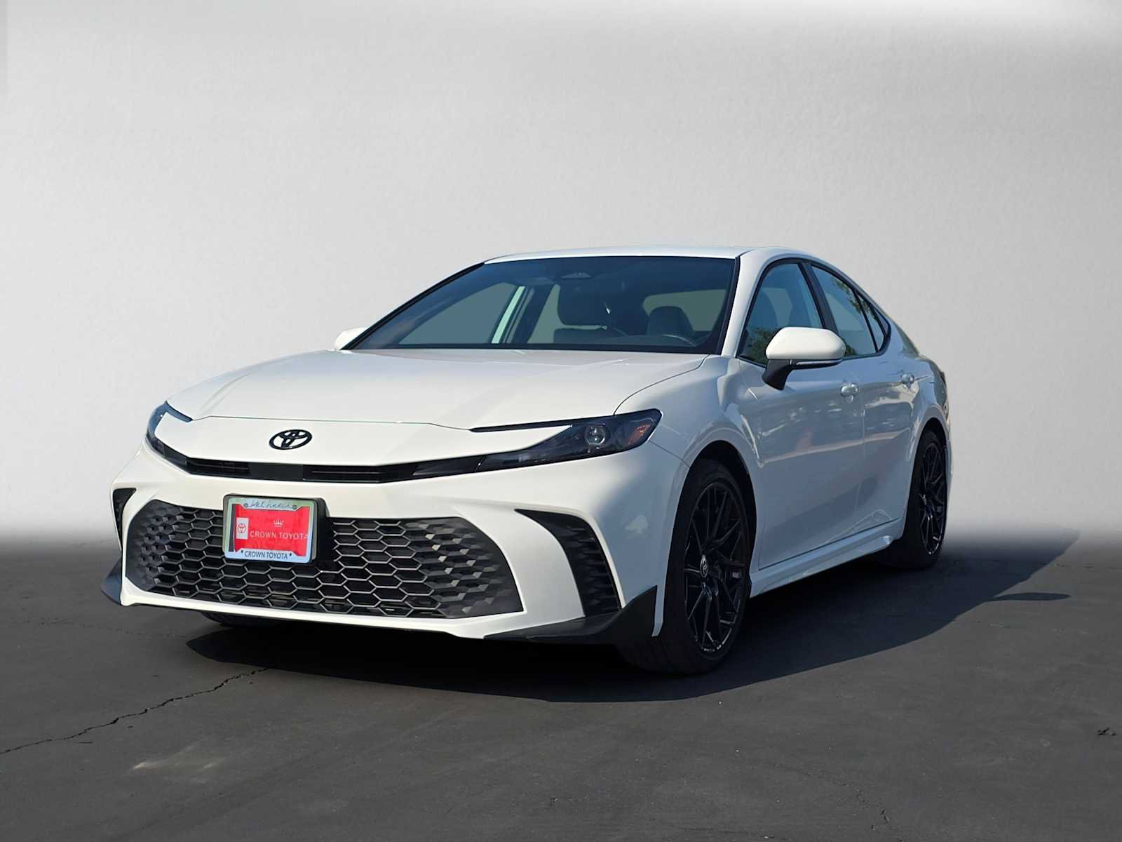 Used 2026 Toyota Camry SE FWD image 7