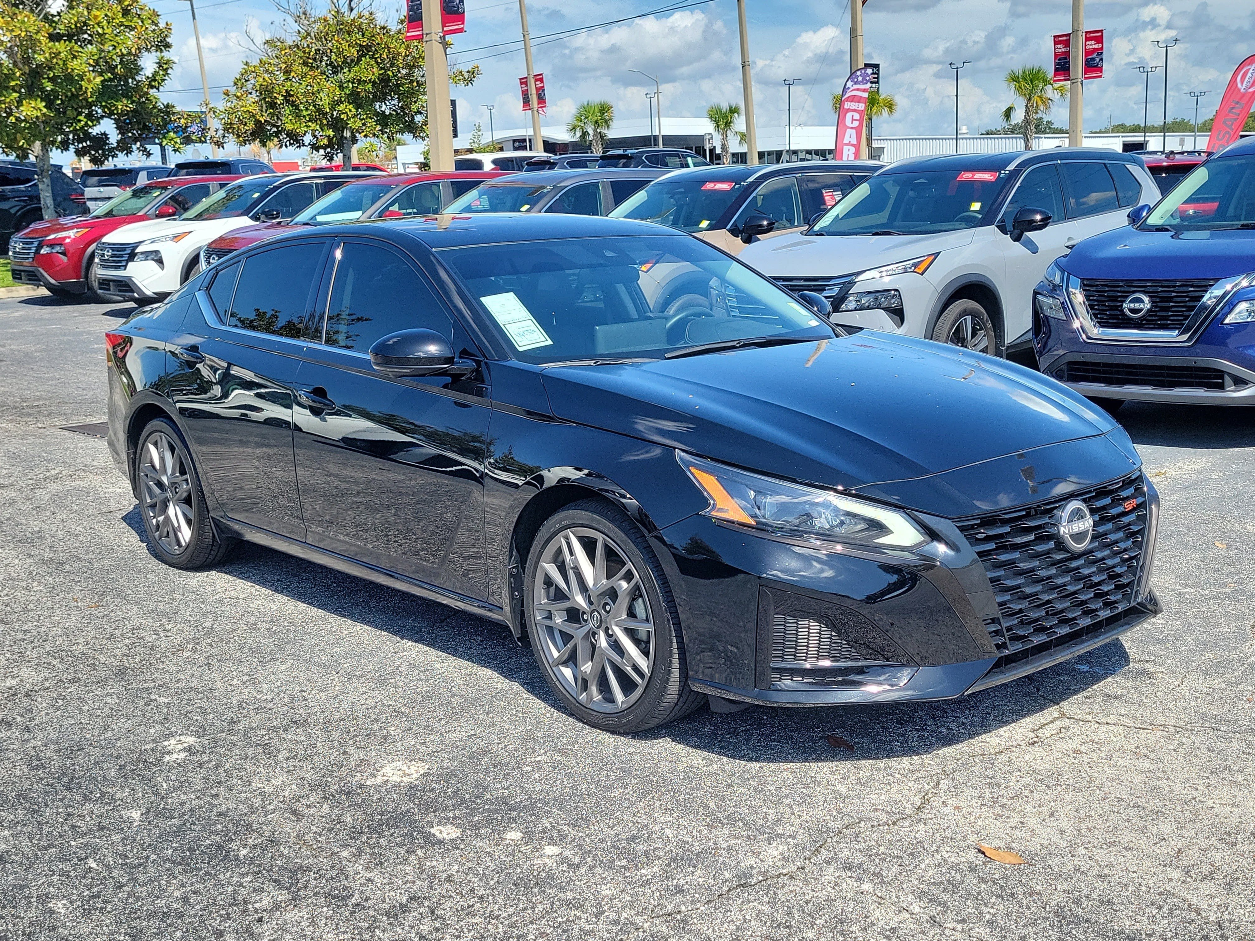 Certified 2024 Nissan Altima 2.0 SR FWD image 3