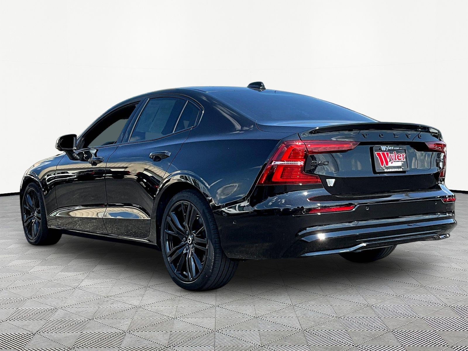 Used 2023 Volvo S60 B5 Plus AWD/4WD image 4