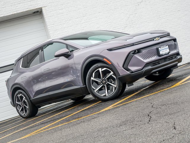 New 2026 Chevrolet Equinox EV LT image 3