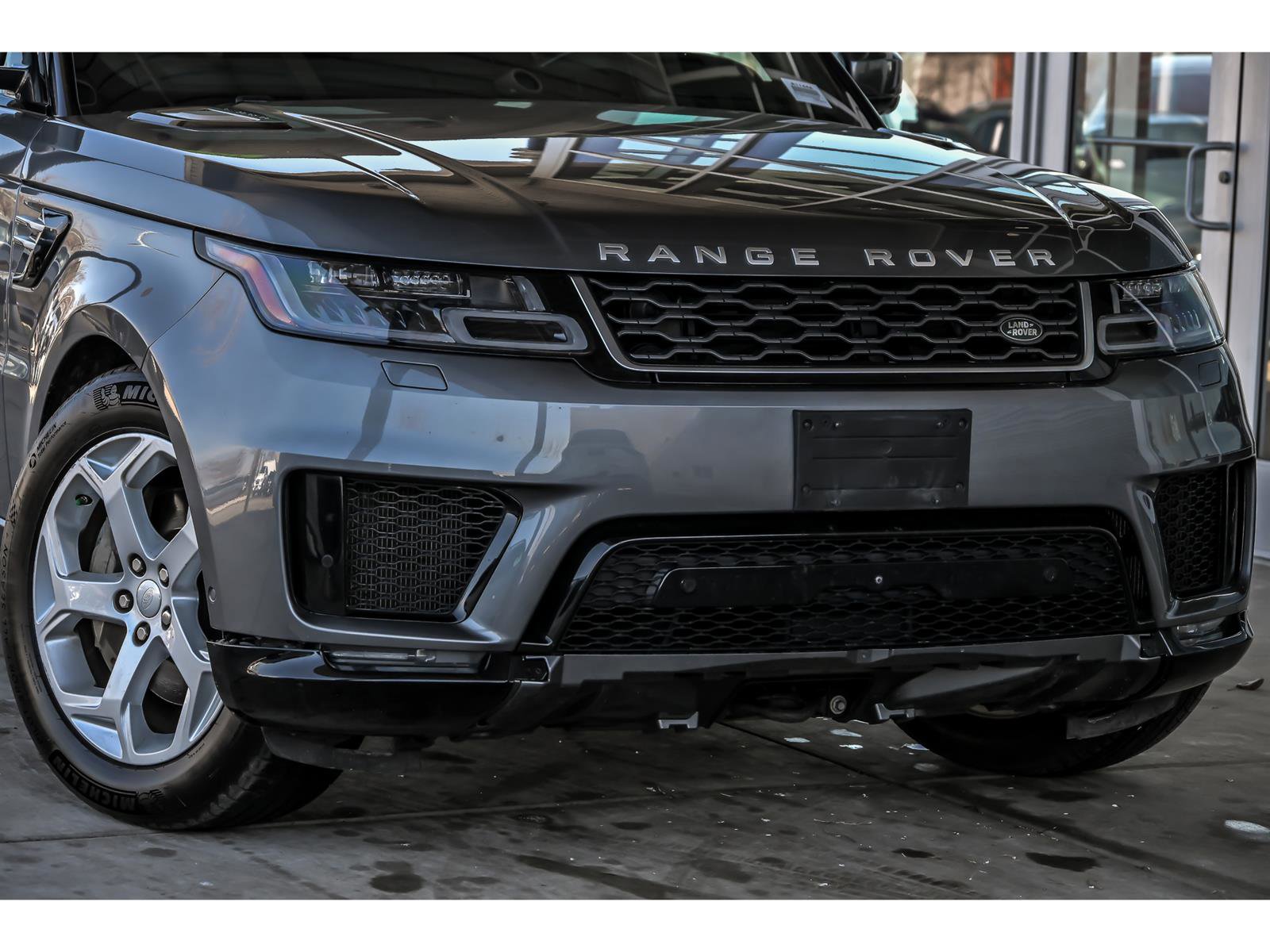 Used 2018 Land Rover Range Rover Sport HSE image 2