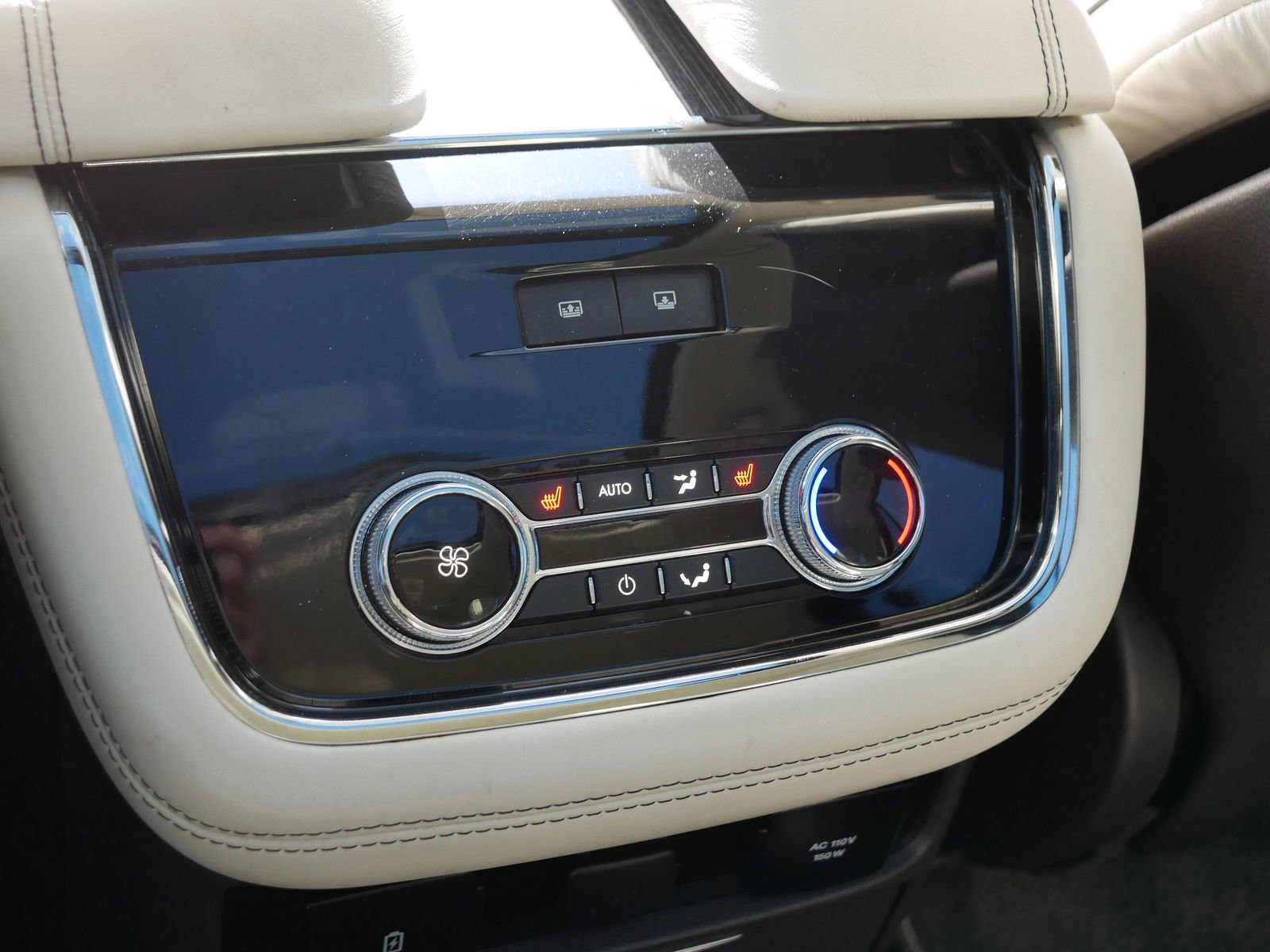 Used 2020 Lincoln Navigator Black Label w/ Cargo Convenience Package AWD/4WD image 24