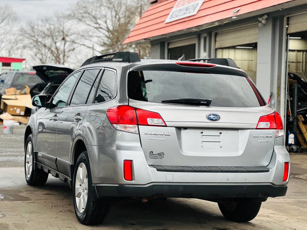 Used 2011 Subaru Outback 2.5i Limited w/ PWR Moonroof Pkg image 7