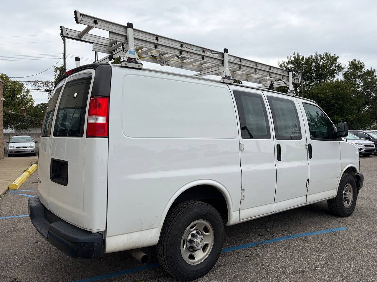 Used 2020 Chevrolet Express 2500 w/ Driver Convenience Package RWD image 5