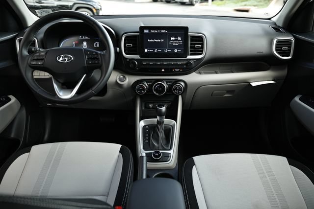 Certified 2025 Hyundai Venue SEL FWD image 24