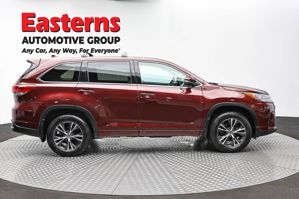 Used 2018 Toyota Highlander Plus AWD/4WD image 4