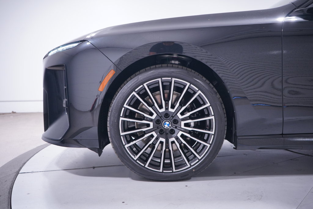 New 2027 BMW 740i w/ Executive Package RWD image 2