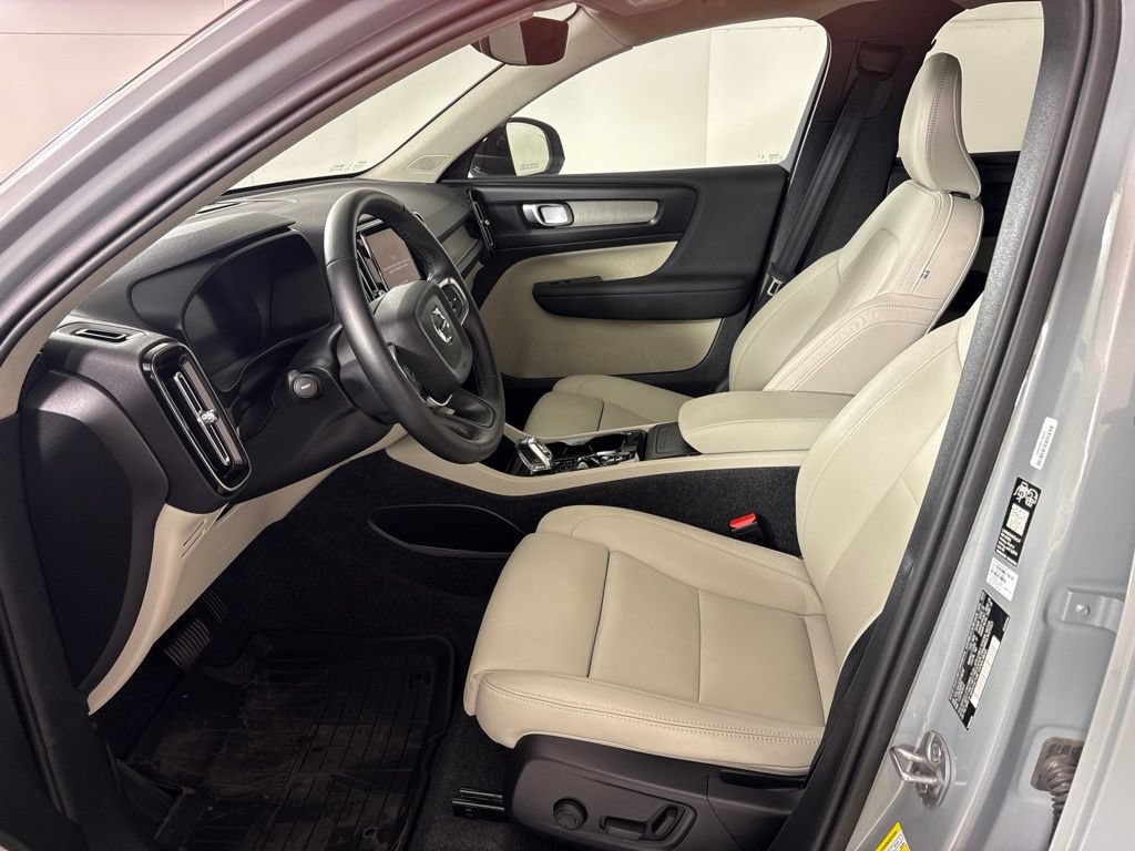 Used 2026 Volvo XC40 B5 Plus AWD/4WD image 28