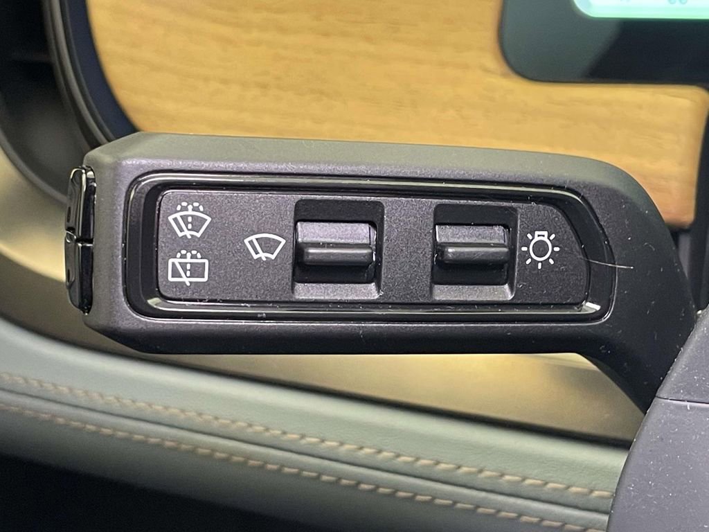 Used 2025 Rivian R1S Premium AWD/4WD image 40