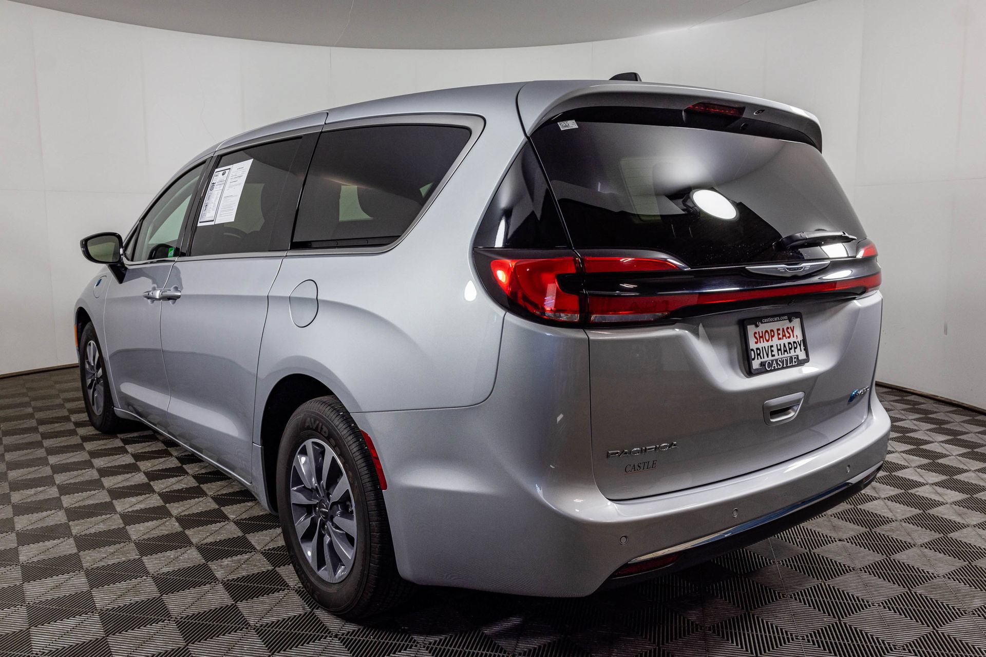 Used 2024 Chrysler Pacifica Limited FWD image 19