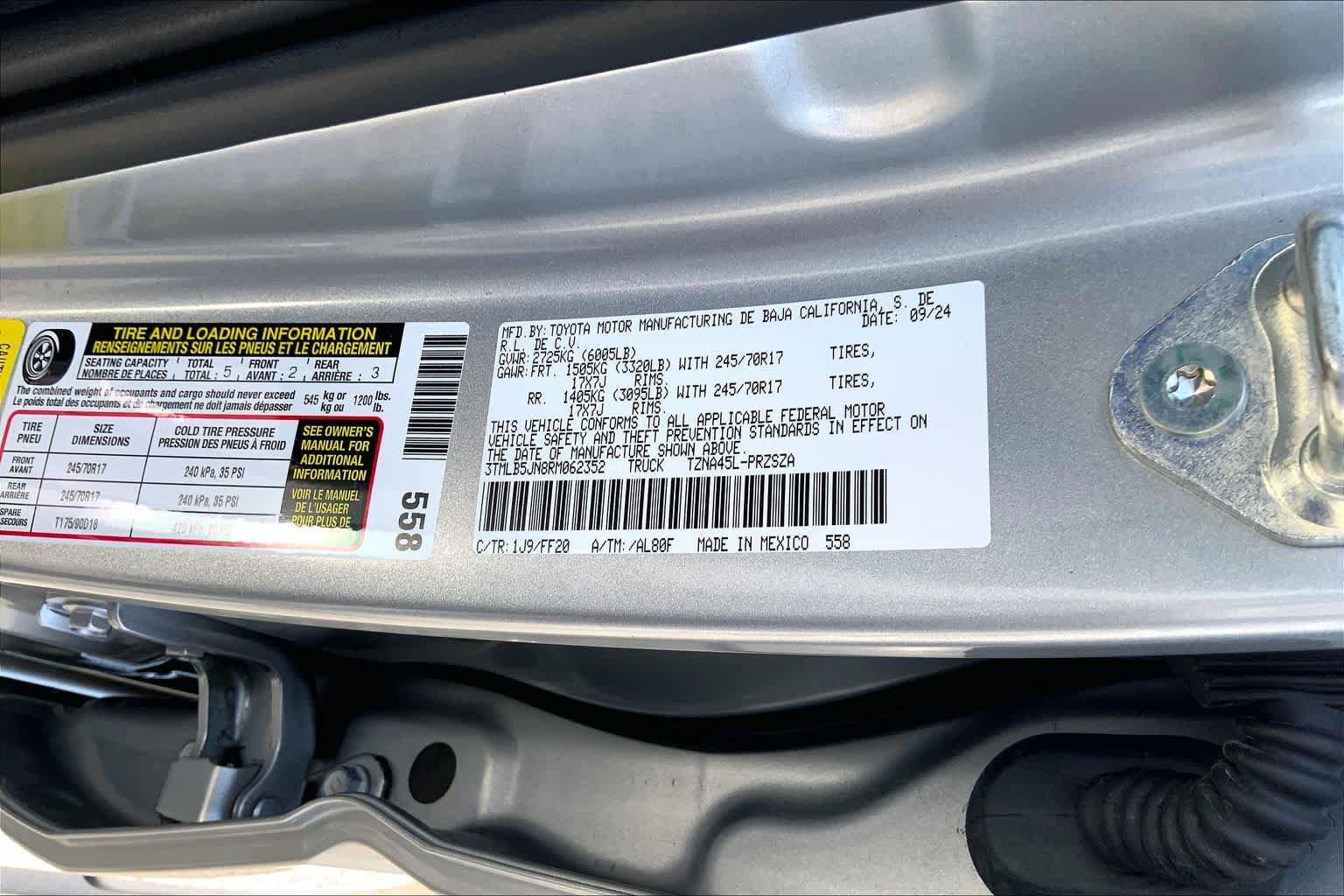 Certified 2024 Toyota Tacoma SR5 AWD/4WD image 35