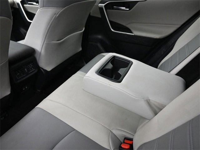 Used 2020 Toyota RAV4 XLE Premium image 32