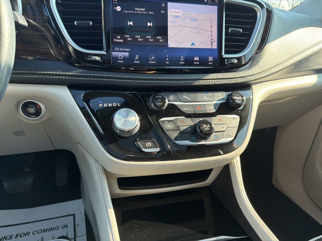 Used 2021 Chrysler Pacifica Limited image 16