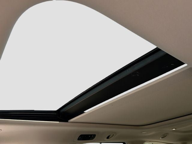 Used 2024 Chrysler Pacifica Limited FWD image 17