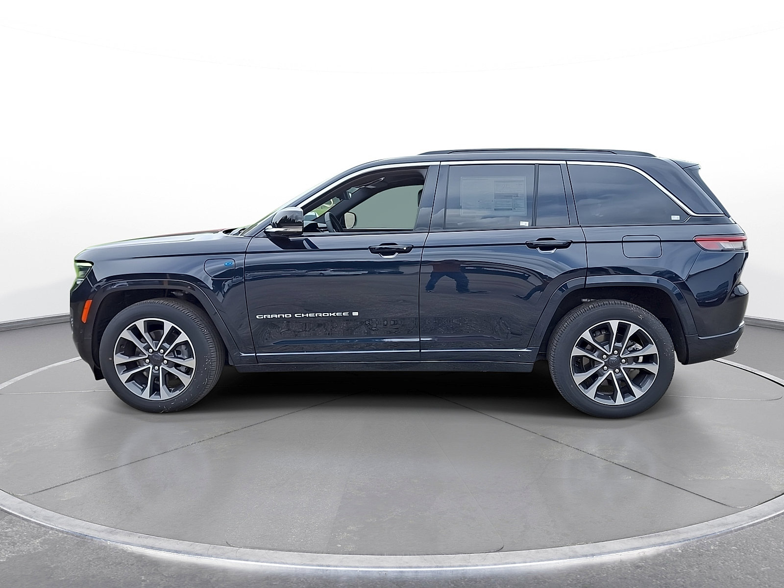 New 2024 Jeep Grand Cherokee Overland w/ Luxury Tech Group IV AWD/4WD image 5