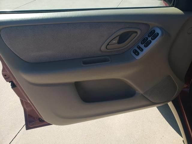 Used 2004 MAZDA Tribute LX w/ Luxury Pkg AWD/4WD image 12