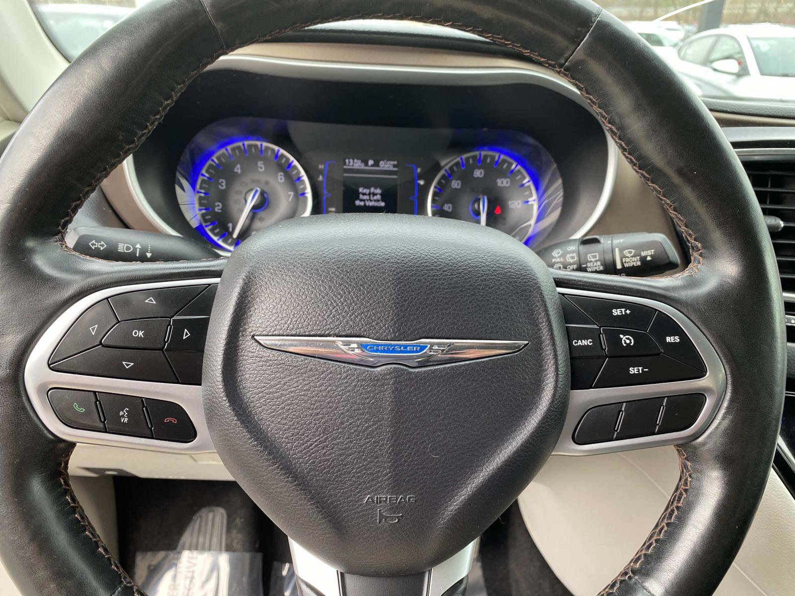 Used 2019 Chrysler Pacifica Touring-L FWD image 14