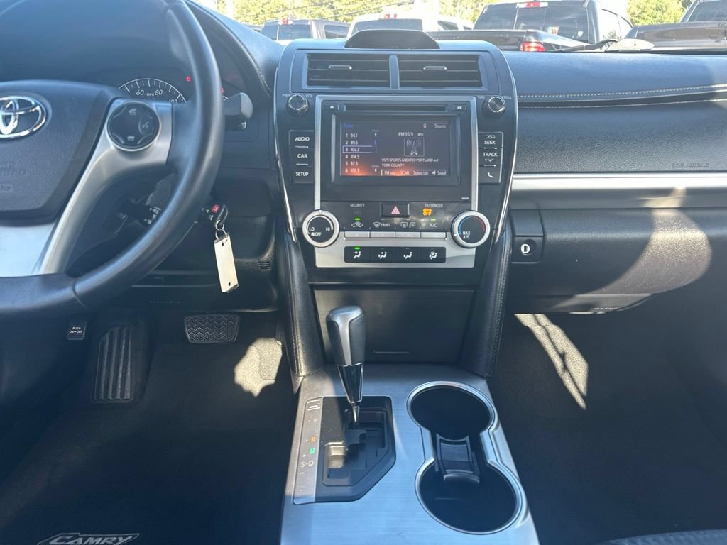 Used 2014 Toyota Camry SE w/ Moonroof Package FWD image 21