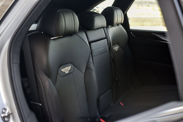 Used 2021 Bentley Bentayga AWD/4WD image 31