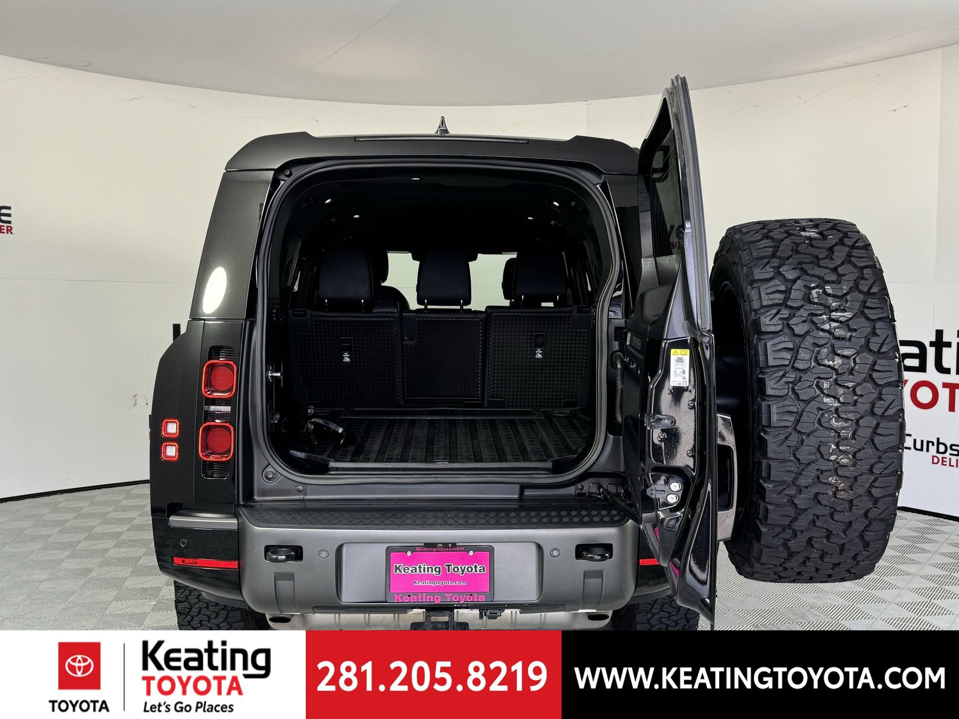 Used 2024 Land Rover Defender 130 Outbound image 17
