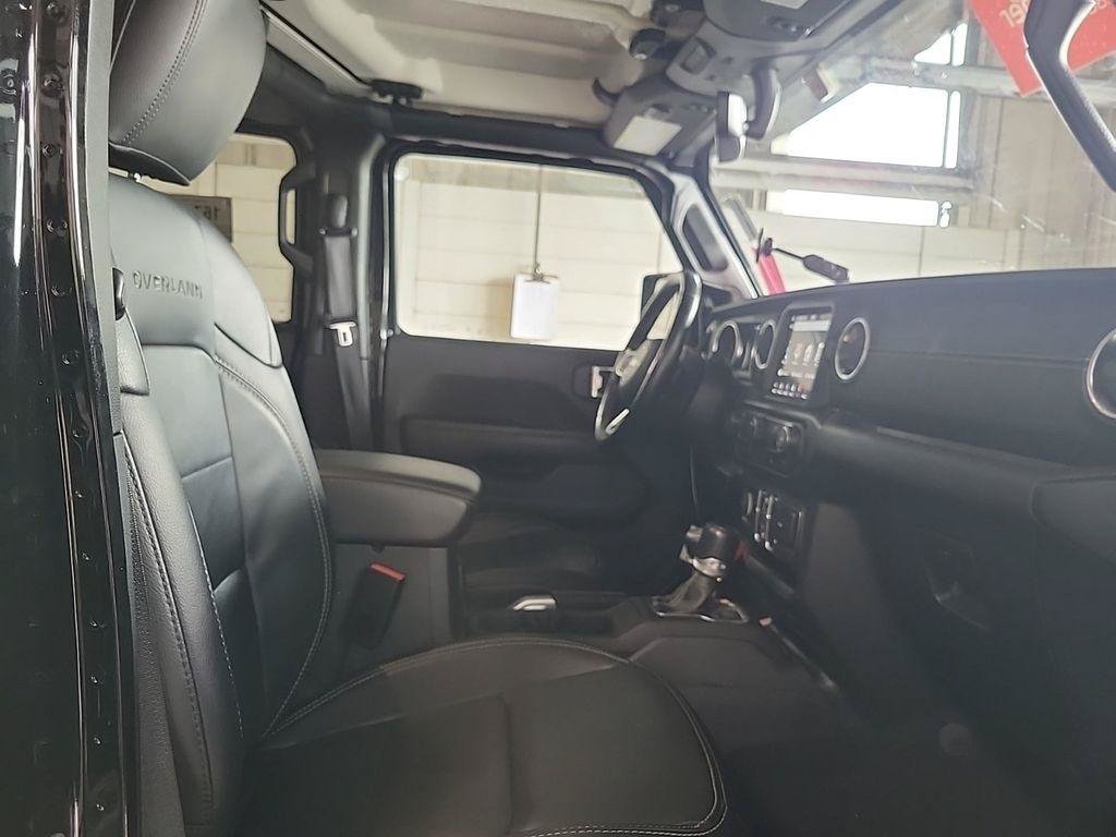 Used 2022 Jeep Gladiator Overland w/ Popular Equipment Package AWD/4WD image 17