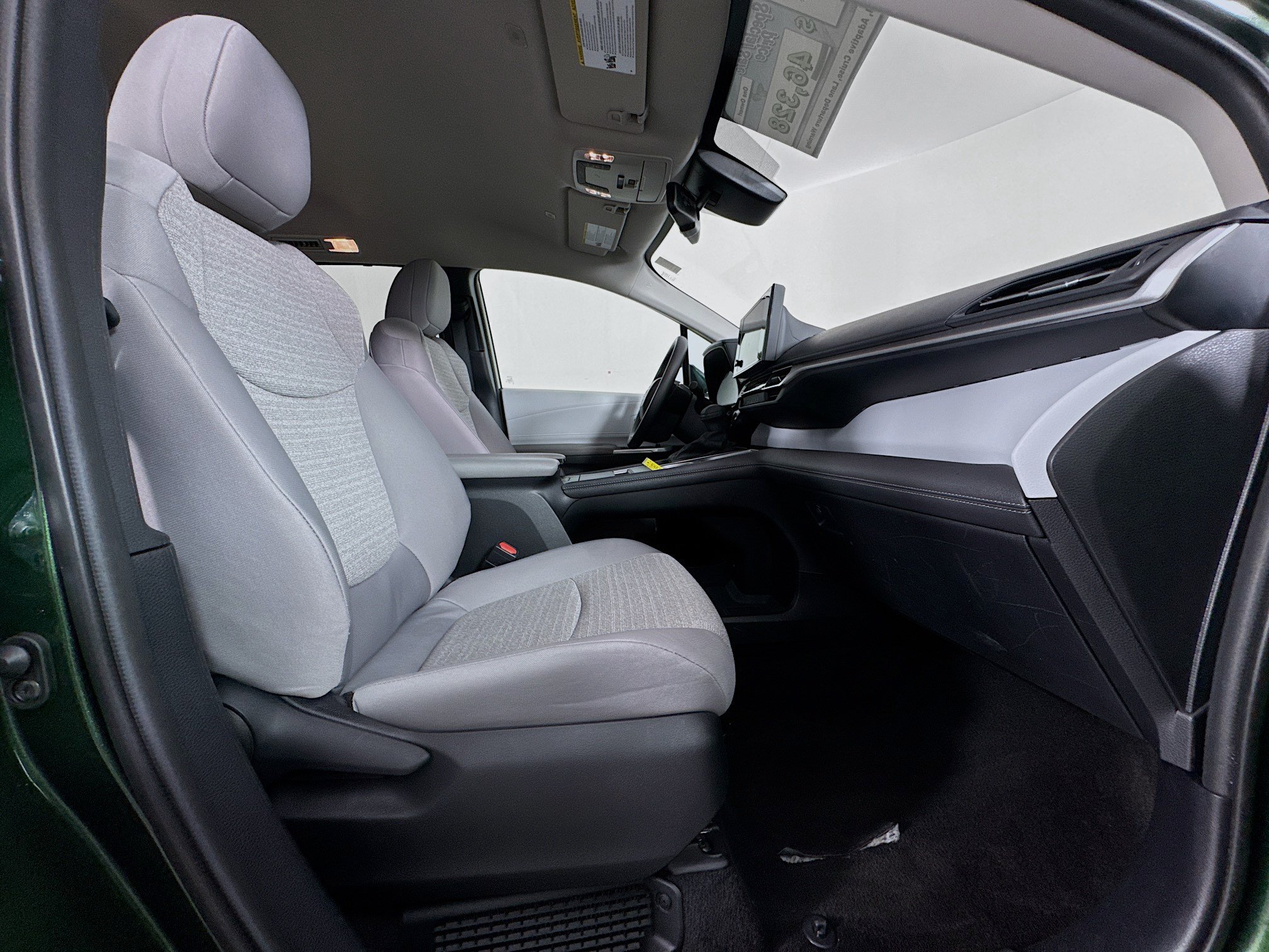 Certified 2026 Toyota Sienna LE FWD image 28
