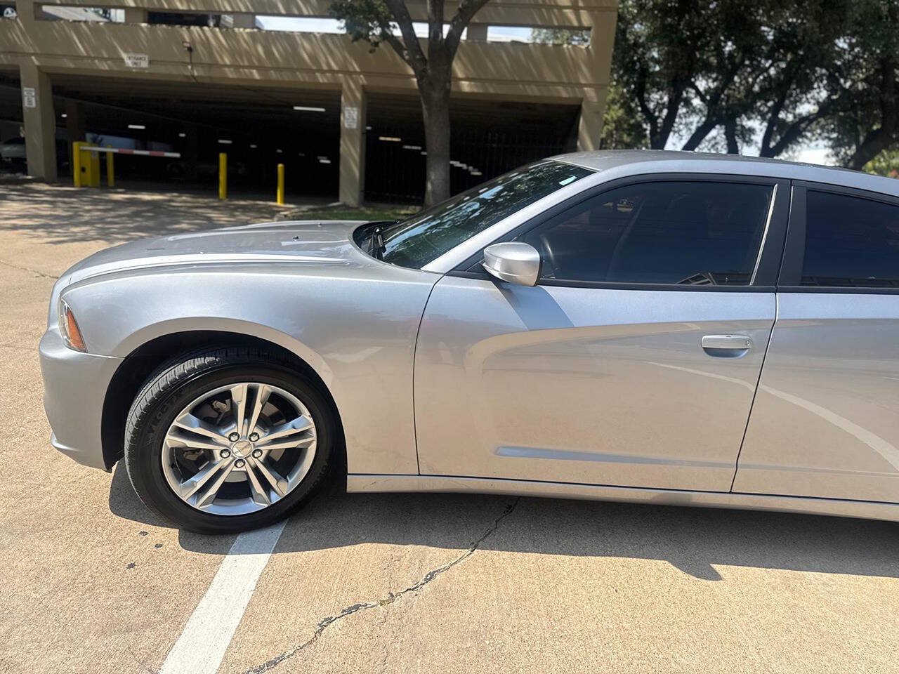 Used 2014 Dodge Charger SXT AWD/4WD image 4