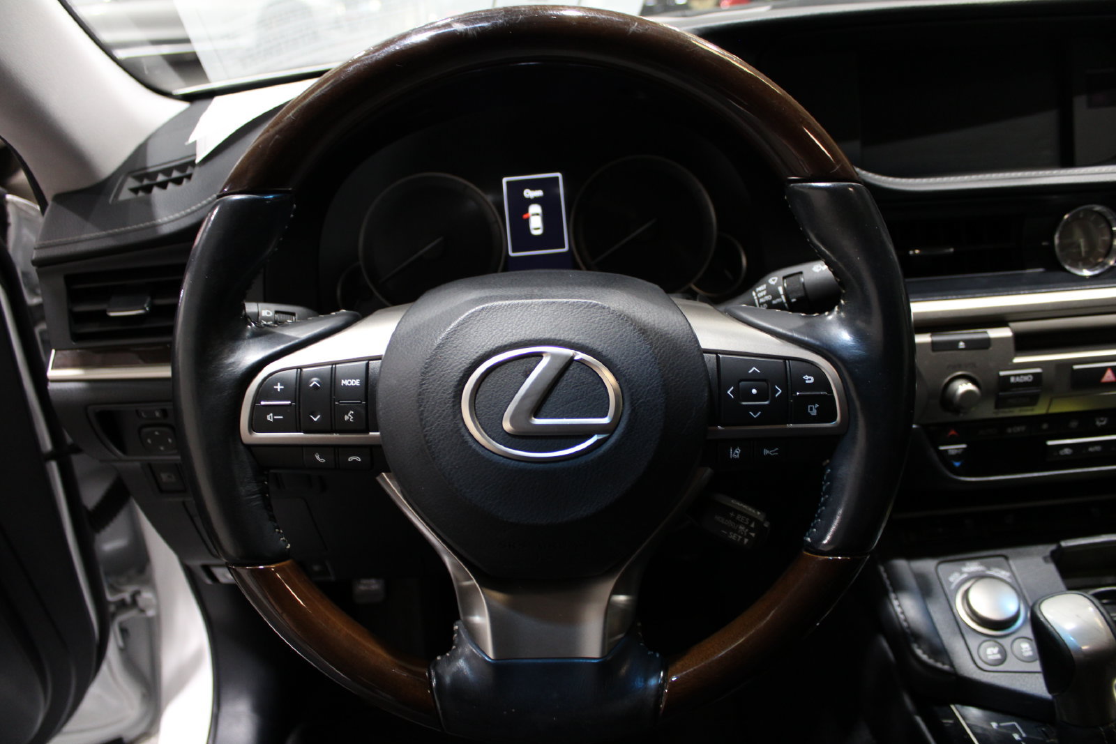 Used 2018 Lexus ES 300h w/ Navigation Package FWD image 26
