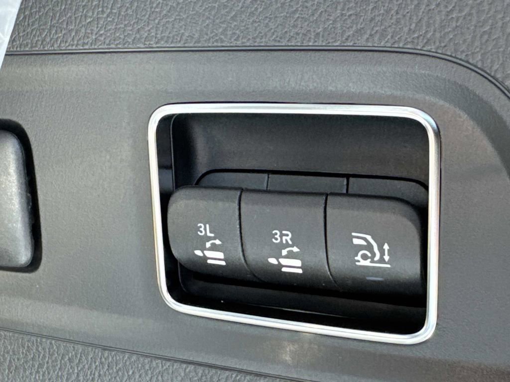 New 2026 Mercedes-Benz GLS 580 4MATIC image 7