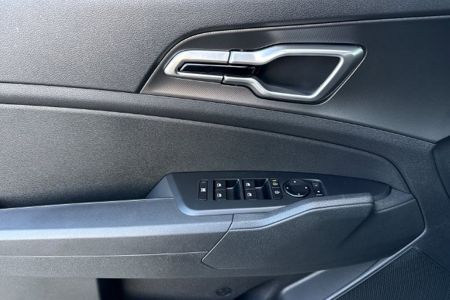 New 2027 Kia Sportage LX FWD image 12