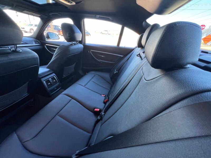 Used 2018 BMW 330i Sedan RWD image 13