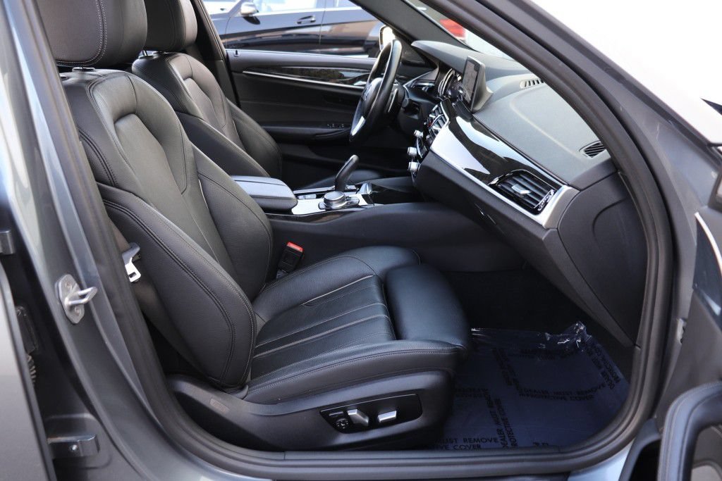 Used 2017 BMW 540i w/ Premium Package RWD image 32
