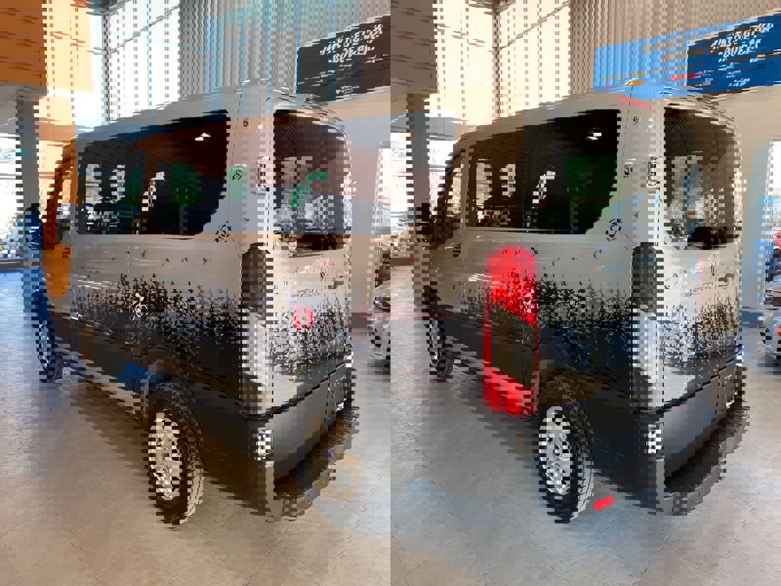 Used 2019 Ford Transit 150 XLT image 3