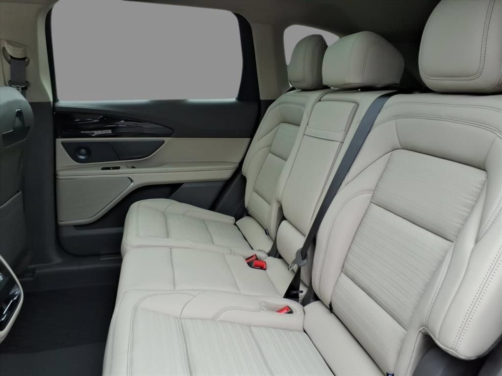 New 2025 Lincoln Nautilus Reserve w/ Jet Appearance Package AWD/4WD image 6