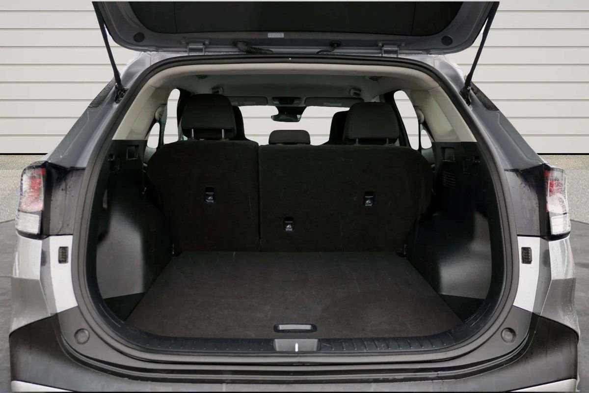 Used 2025 Kia Sportage LX image 11