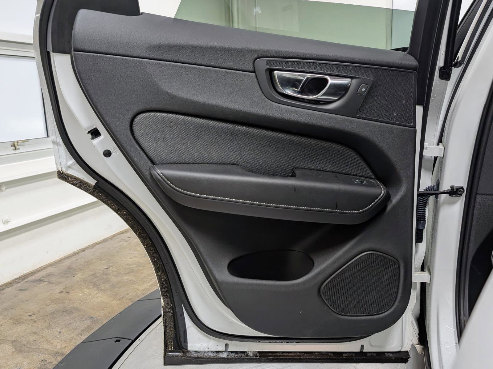 Used 2020 Volvo XC60 T8 R-Design w/ Protection Package Premier image 17