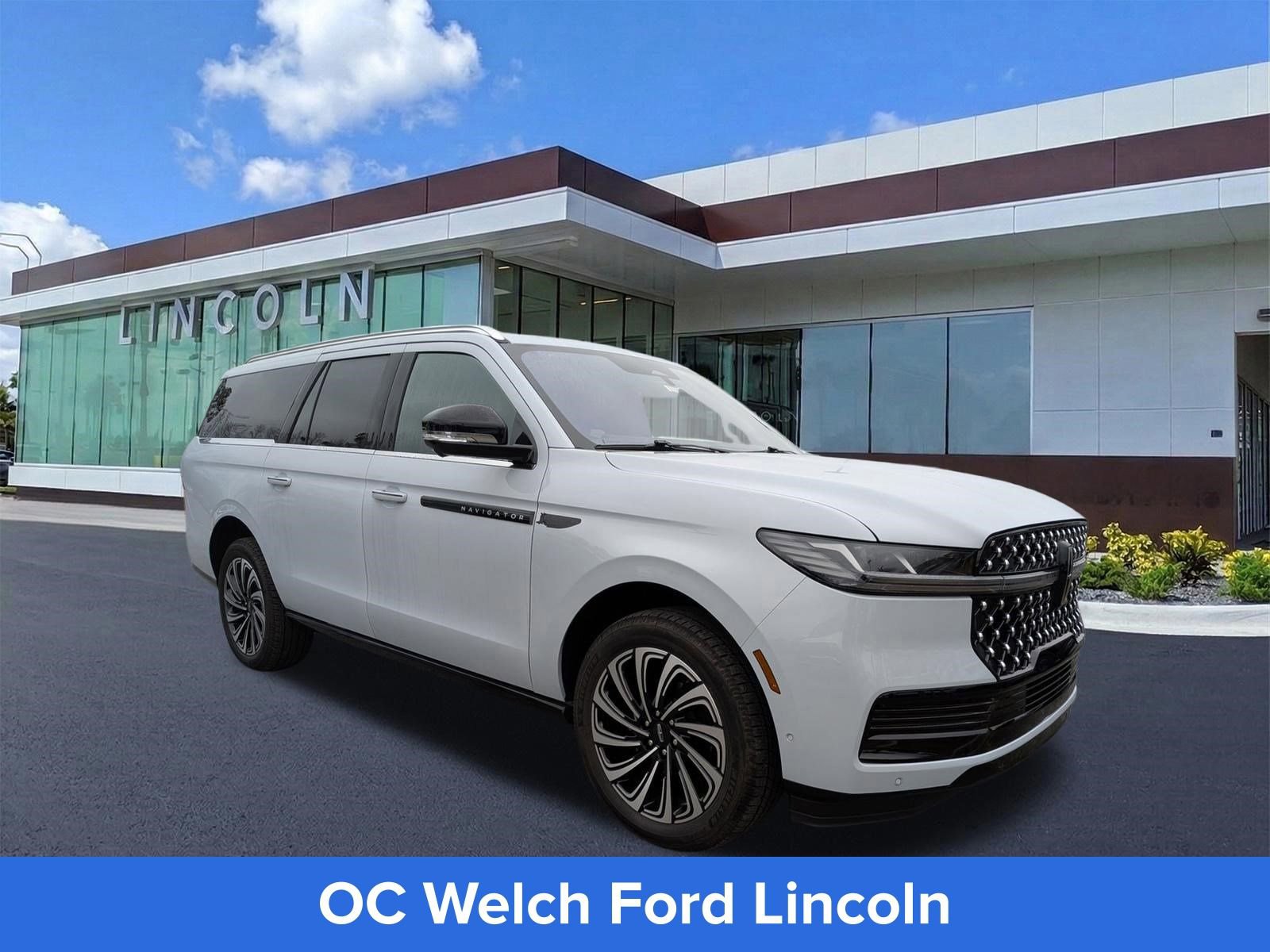 Certified 2025 Lincoln Navigator L Black Label AWD/4WD image 3